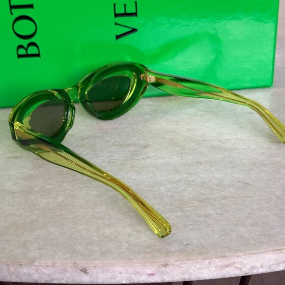 BOTTEGA VENETA Women's Green Cat Eye Sunglasses 703244 - Picture 10 of 16